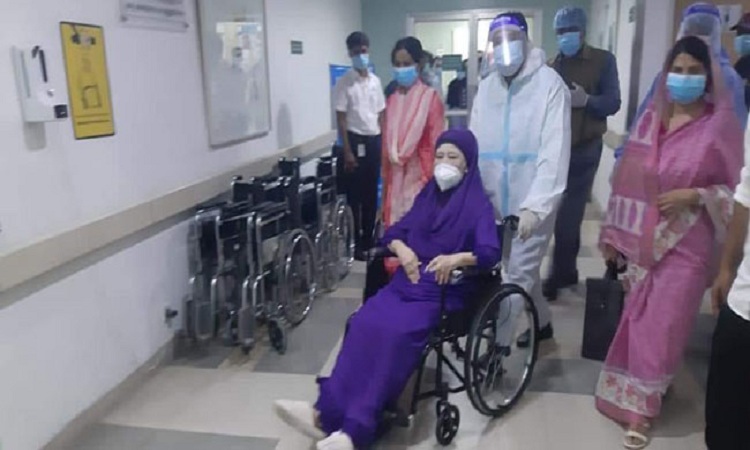 করোনার টিকা নিতে নিবন্ধন করেছেন খালেদা জিয়া